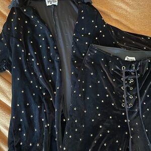 Show Me Your MuMu Black Velvet Star Print Outfit